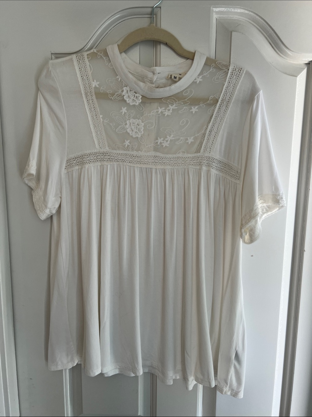 POL White Lace-Panel Short Sleeve Blouse